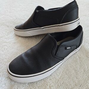 Great Condition: Vans Low-Top Leather Slip-on Sneaker Women 9